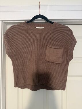 Brown Ribbed Short Sleeve Sweater with Pocket